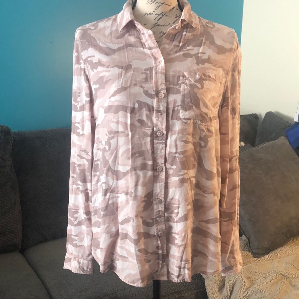 LAST CHANCE 💄 BeachLunchLounge Button Down Shirt, size Medium